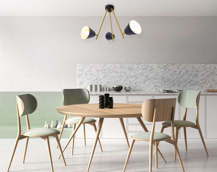 Esszimmer mit Esstisch, Stühlen und Pendelleuchte