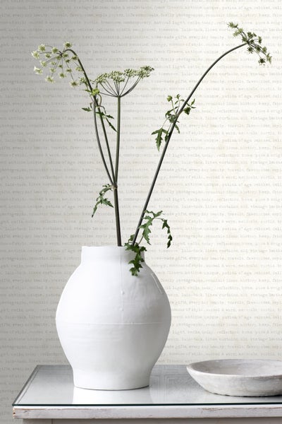 ESTAhome Tapete Texte Beige auf weißem meliertem Hintergrund - 53 cm x 10.05 m - 148340