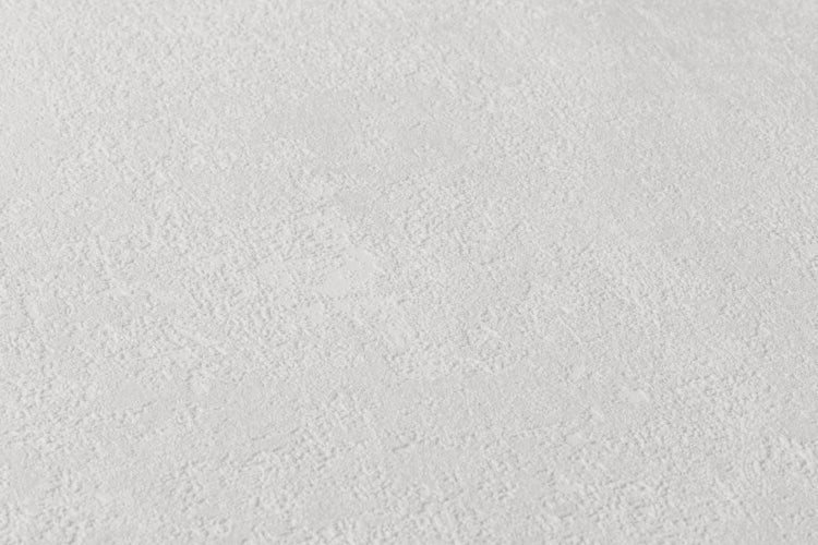 Wohnzimmer mit grauer Couch, Pflanze im Topf und passender grauer Tapete