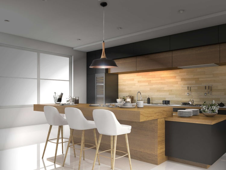 Moderne Küche mit Kochinsel, Barhockern und Pendelleuchte für eine stilvolle und funktionale Raumgestaltung.
