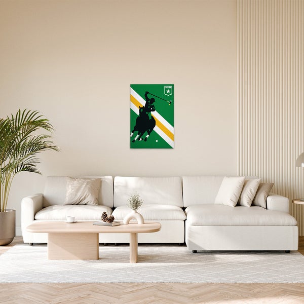 Dekoratives Wandbild mit Polospieler-Motiv im Wohnzimmer