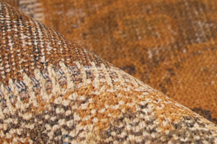 Nahaufnahme eines Teppichs mit Vintage-Muster, strukturierte Oberfläche, gewebte Textur.