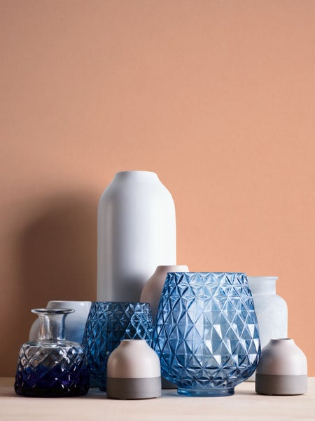 Doppelstabmattenzaun mit Zaunpfosten und Holzelementen