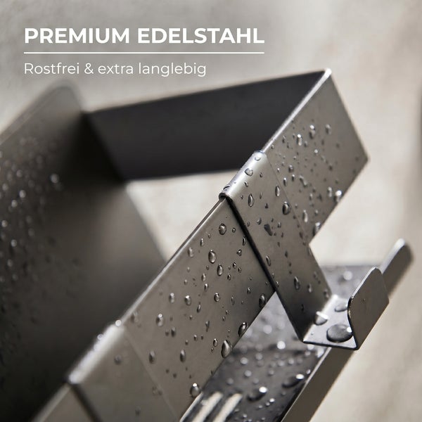 Detailaufnahme eines Duschkorbs aus rostfreiem Edelstahl mit Wassertropfen. Langlebiges Material für Badezimmer-Zubehör.