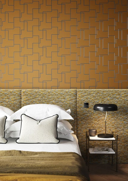 Holzgartenbank mit Armlehnen