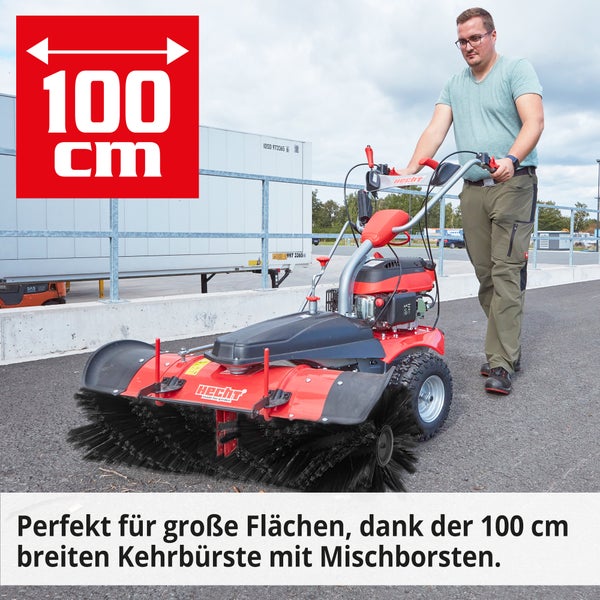 Hecht Kehrmaschine mit einer Arbeitsbreite von 100 cm im Einsatz