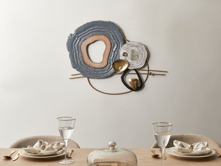 Dekorative Wanddekoration mit Spiegel und abstraktem Design