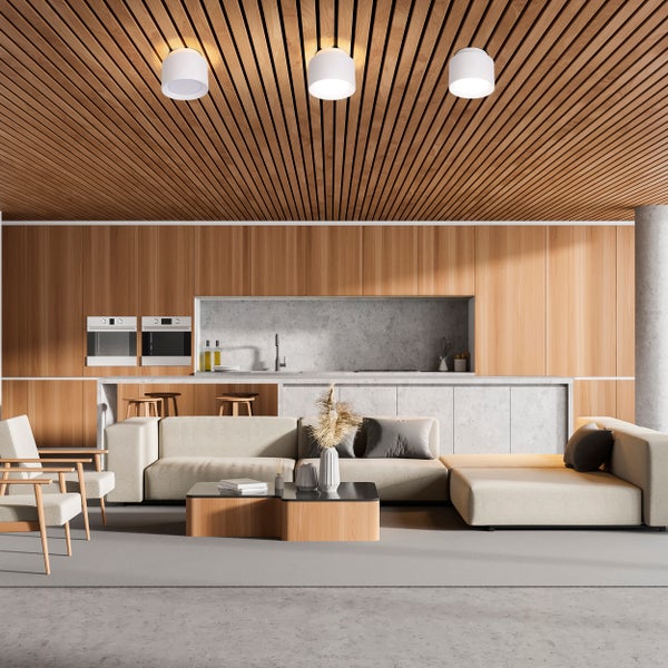 Helles Wohnzimmer mit Küche und modernen Möbeln.