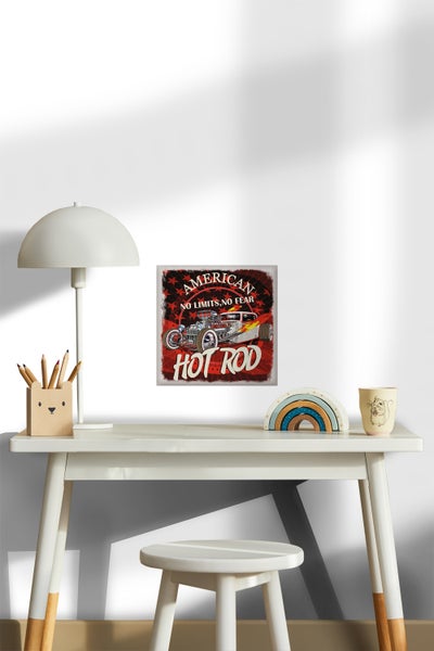 Dekoratives Wandbild mit einem amerikanischen Hot Rod über einem Tisch