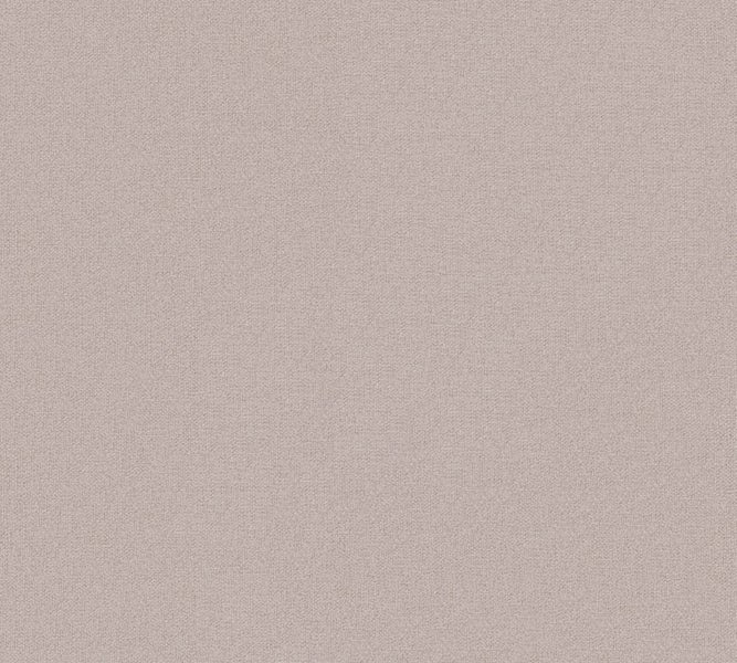 Schlafzimmer mit Bett, Nachttisch und Teppich