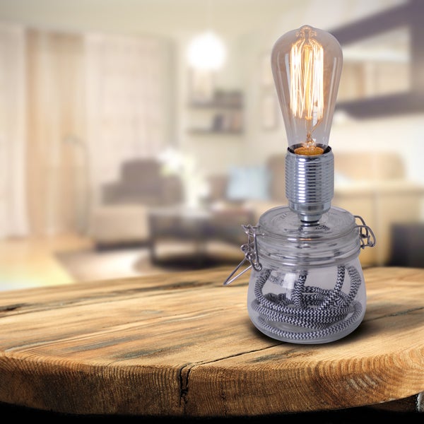 Dekorative Lampe im Einmachglas-Design auf einem Holztisch