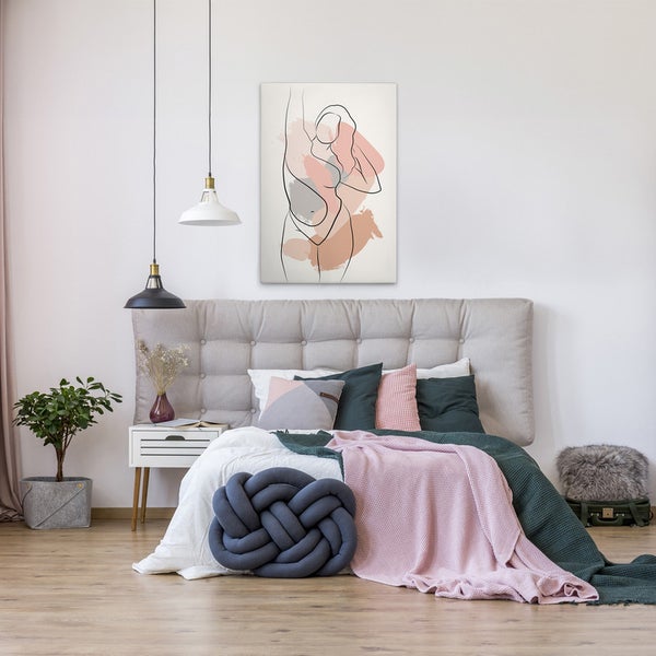 Schlafzimmer mit Bett, Nachttisch, Hängelampen und Wandbild