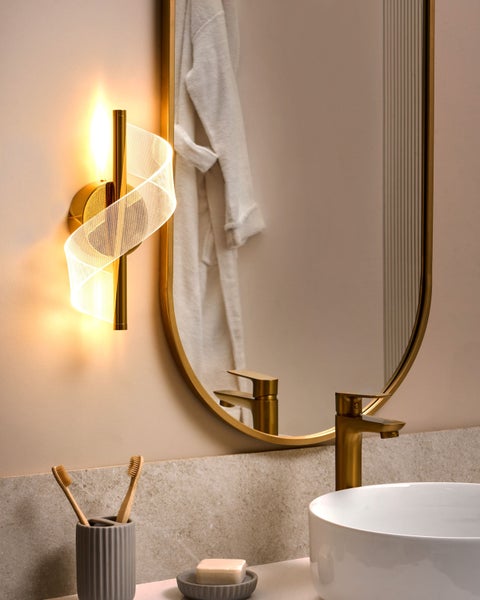 Wandleuchte mit transparentem Lampenschirm und Halterung