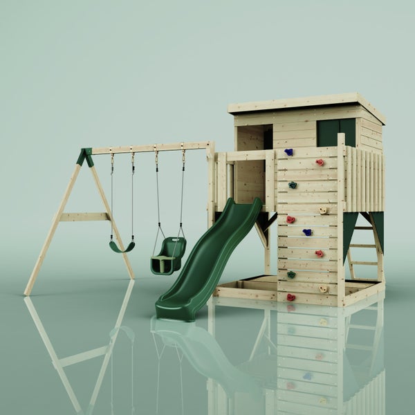 Spielturm aus Holz mit Rutsche, zwei Schaukeln, Kletterwand und Spielhaus.