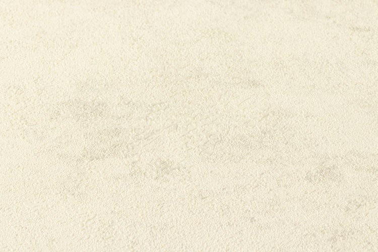 Anrichte mit Schubladen, Dekorationen und gerahmtem Bild für Wohnraumgestaltung