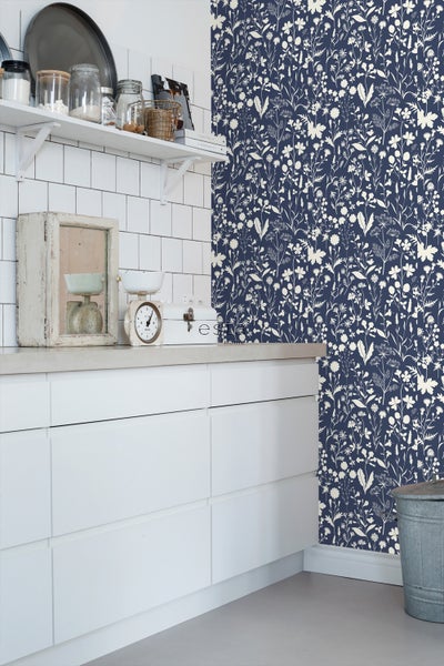 ESTAhome Tapete Feldblumen Dunkelblau - 50 x 900 cm - 139441