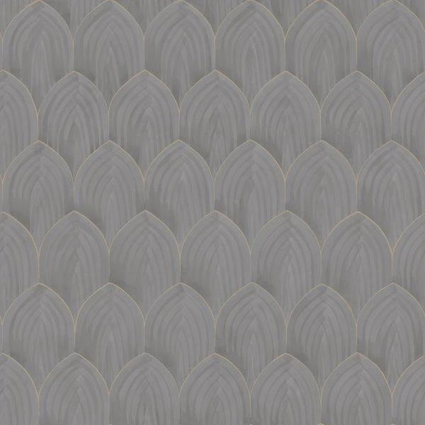 Eingangsbereich eines Hauses mit Haustür, Briefkästen und Vordach