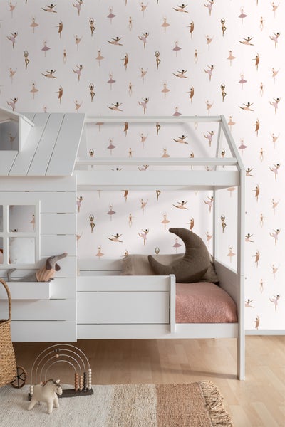 Kinderzimmer mit Etagenbett und Tapete mit Ballerina-Motiv