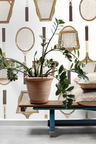 ESTAhome XXL-Vliestapete Vintage-Tennisschläger Weiß, Braun und Beige - 50 x 900 cm - 158801