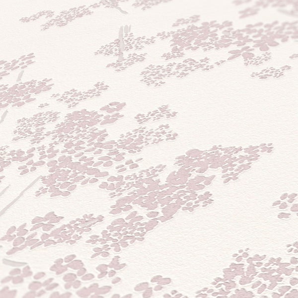 Schwarzes Schienensystem mit fünf Strahlern zur Innenraumbeleuchtung.