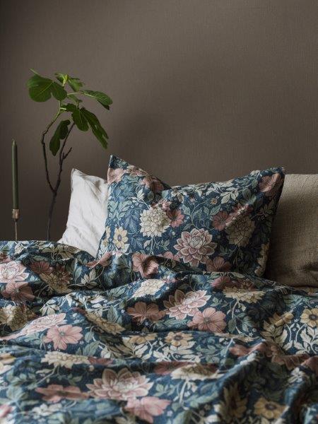 Weihnachtsbaumspitze mit Kristallstern und gewickelter Basis