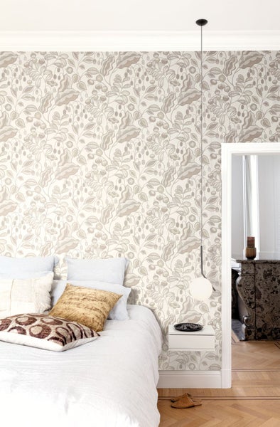 Tapetenrolle mit Pflanzenmuster