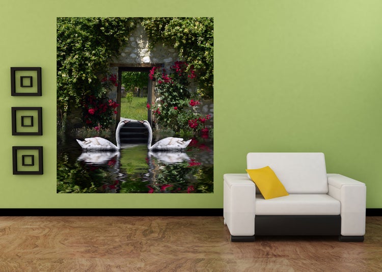 Wandbild mit Schwänen und Rosenbogen im Wohnzimmer