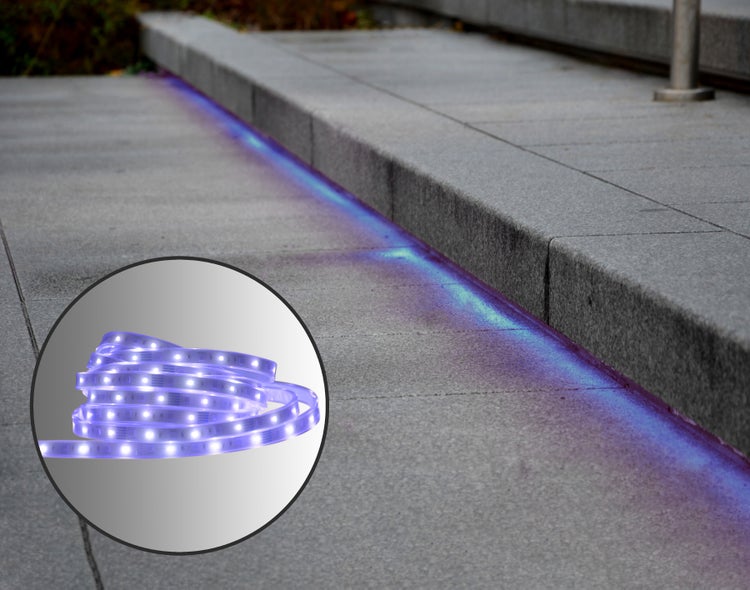 Der LED Stripe outdoor 500 cm, 24 Watt, warmweiß, mit Farbwechsler, dimmbar, inkl. Fernbedienung und Zubehör