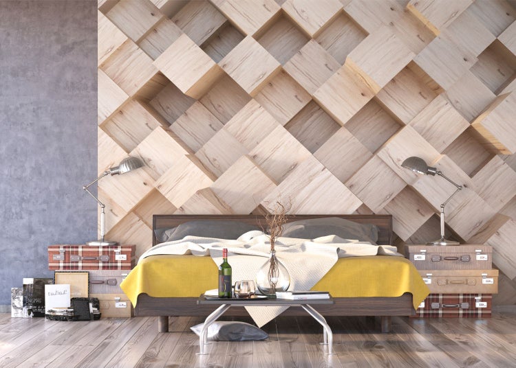 Schlafzimmer mit Holzwand und dekorativen Koffern