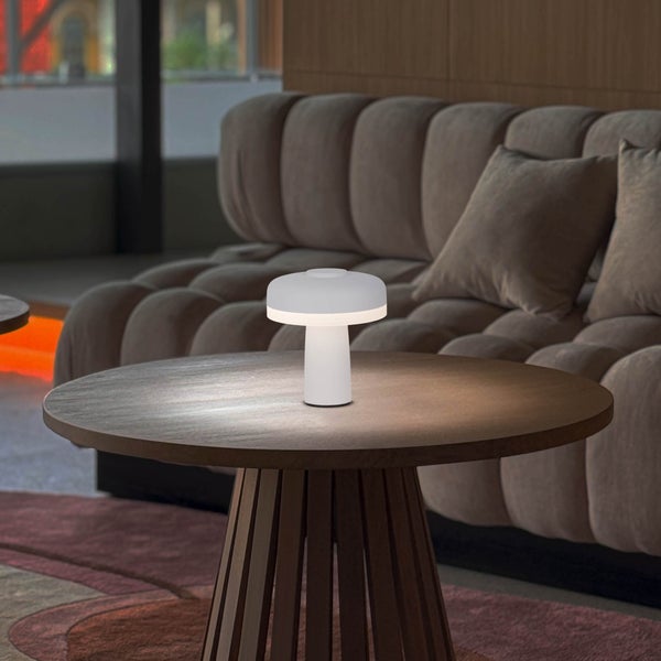 Akku-Tischleuchte PILU, 16,5 cm hoch, oben Ø von 15 cm, Metall in Weiß, weißer Kunststoff, integrierten LEDs,280 Lumen, dimmbar per Berührungssensor, warmweiß