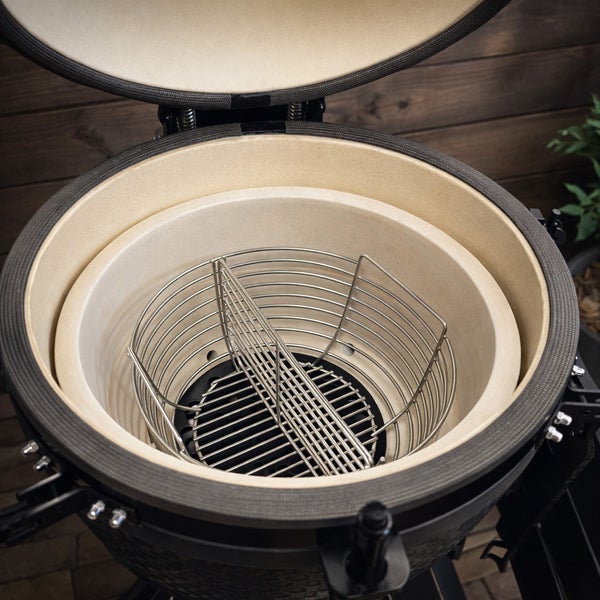 Kamado Grill mit Grillrost und Abstandshalter