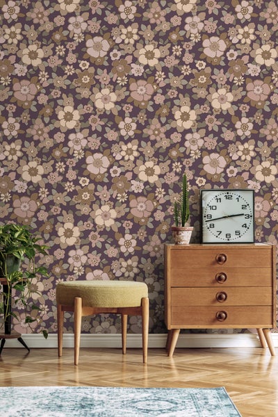 ESTAhome Tapete Retro Blumen Dunkelviolett und Beige - 50 x 900 cm - 131529