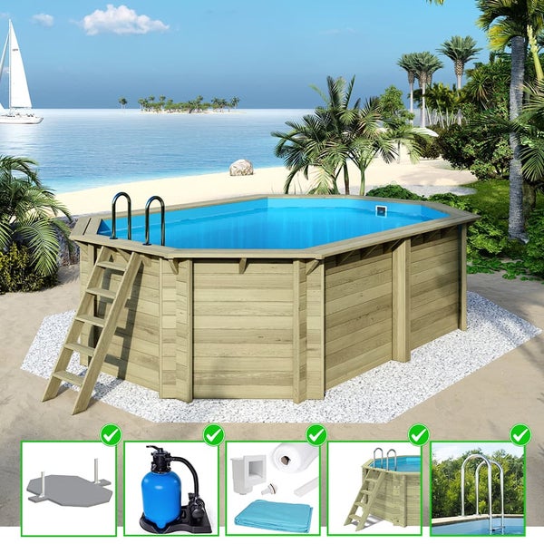 Aufstellpool aus Holz mit Leiter und Zubehör vor Strandkulisse