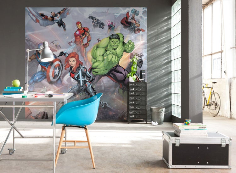 Raum mit Marvel Avengers Fototapete, Schreibtisch und Stuhl