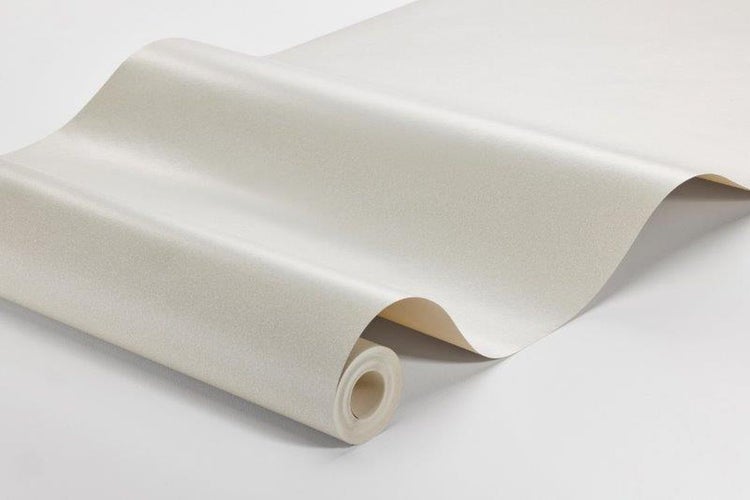 Küchenszene mit grünen Schränken, Regalen und Küchenutensilien