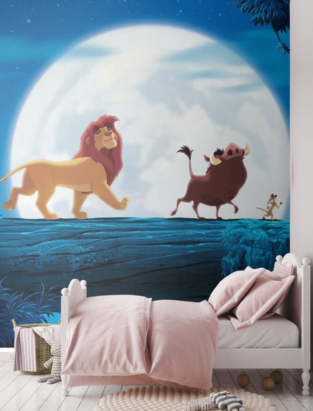 Kinderzimmer mit Wandbild von Der König der Löwen über dem Bett