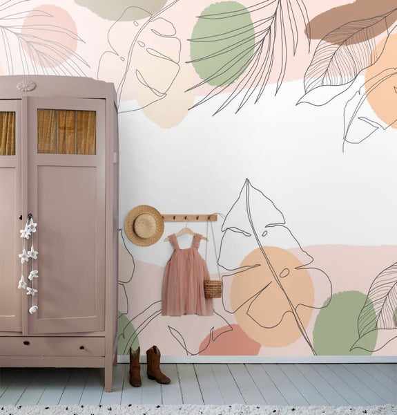 Zimmer mit Kleiderschrank, Kleid, Hut, Stiefeln und Tapete mit Pflanzenmotiven