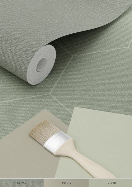 Tapetenrolle mit Muster und Farbpalette sowie Pinsel