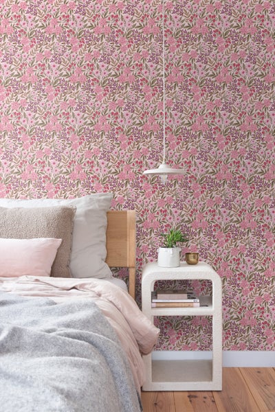 Tapetenrolle mit Blumenmuster