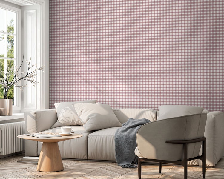 Wohnzimmer mit karierter Tapete, Sofa und Sessel