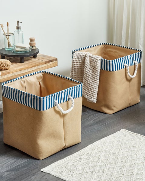 Runder Flechtkorb: Durchmesser 70 Zentimeter, Höhe 14 Zentimeter, Griffe 7 Zentimeter, Toleranz plus oder minus 2 Zentimeter.