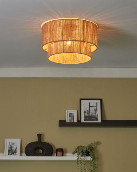 Zweischichtige Deckenleuchte mit Textilschirm für stimmungsvolle Beleuchtung