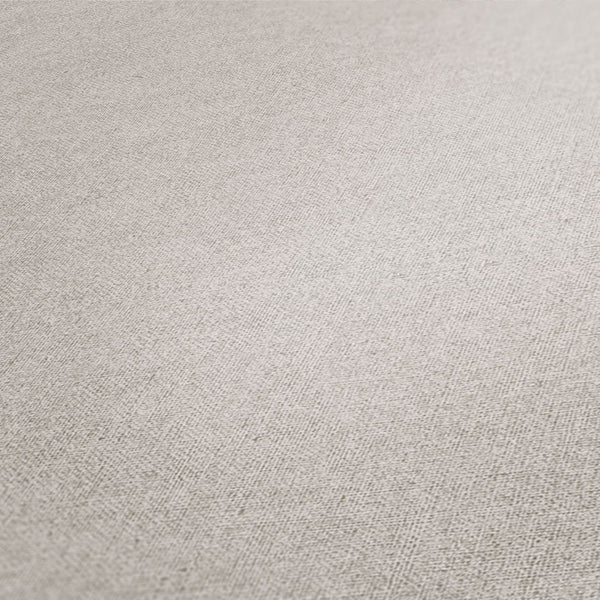 Helles Schlafzimmer mit Bett, Beistelltischen und dekorativen Elementen für eine ruhige Atmosphäre.