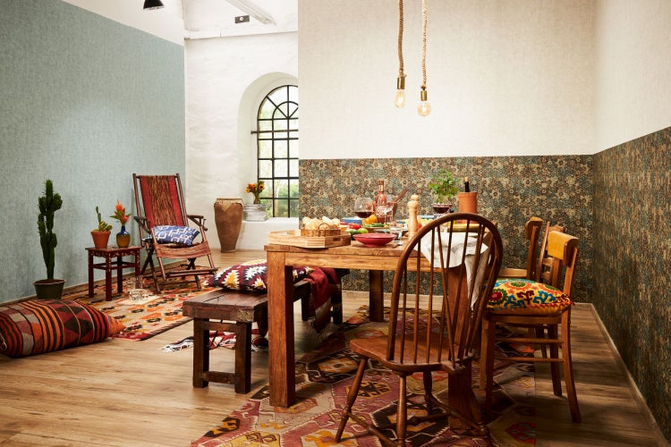 Tischleuchte mit zylindrischem Lampenschirm und Betonfuß