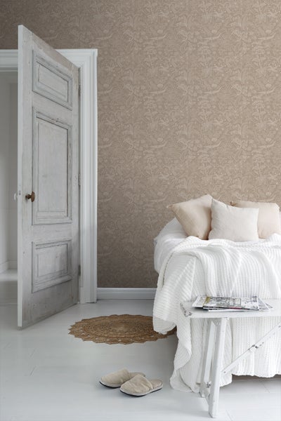 Tapete mit floralen Mustern und Gesichtern