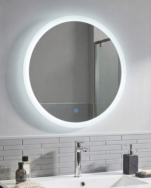 Runder LED Badezimmerspiegel mit integrierter Beleuchtung und Touch Sensor über einem Waschbecken in modernem Badezimmer.