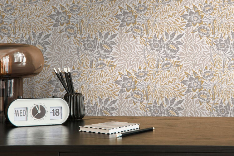 Teppich mit gewebter Textur und dekorativem Rand