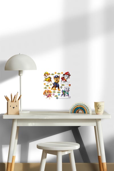 Paw Patrol Wandtattoo auf weißer Wand über einem Schreibtisch
