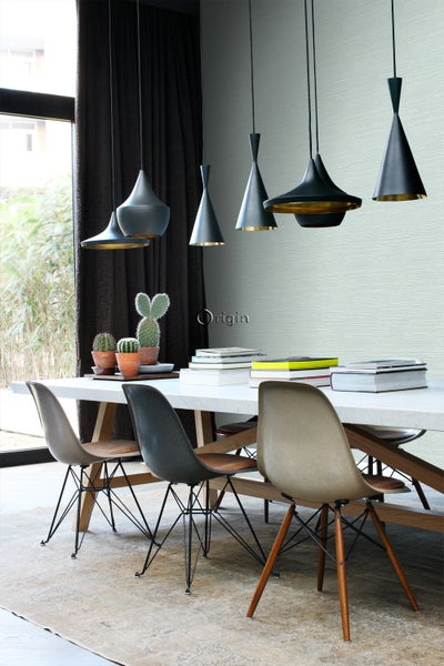 Esszimmer mit Esstisch, Stühlen und Pendelleuchten