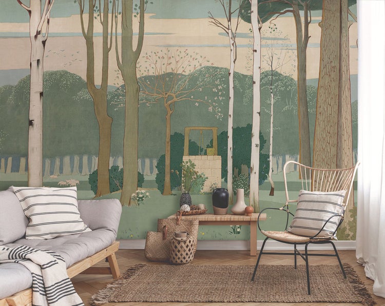 Wohnraum mit Wald Tapete, Sofa, Sessel und Teppich